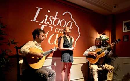 Lissabon: Abends intime Live-Fado-Musikshow mit Portwein