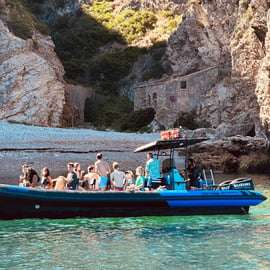 Sesimbra: Arrábida Strände & Höhlen Bootstour mit Schnorcheln
