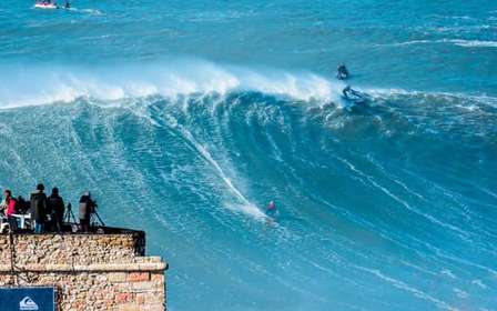 Von Lissabon aus: Tagestour mit dem Guide Nazare Big Waves und Óbidos