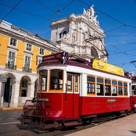 Lissabon: 72/96-timmars hop-on hop-off-buss, spårvagn och båt biljett