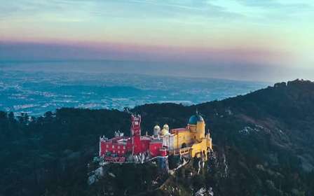Halbtägige Tour zu den Palästen von Sintra Pena und Regaleira mit kleiner Gruppe