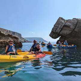 Sesimbra: natuurpark en grotten van Arrabida Kajaktocht met gids