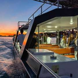 Lissabon: Exklusive Bootsfahrt bei Sonnenuntergang