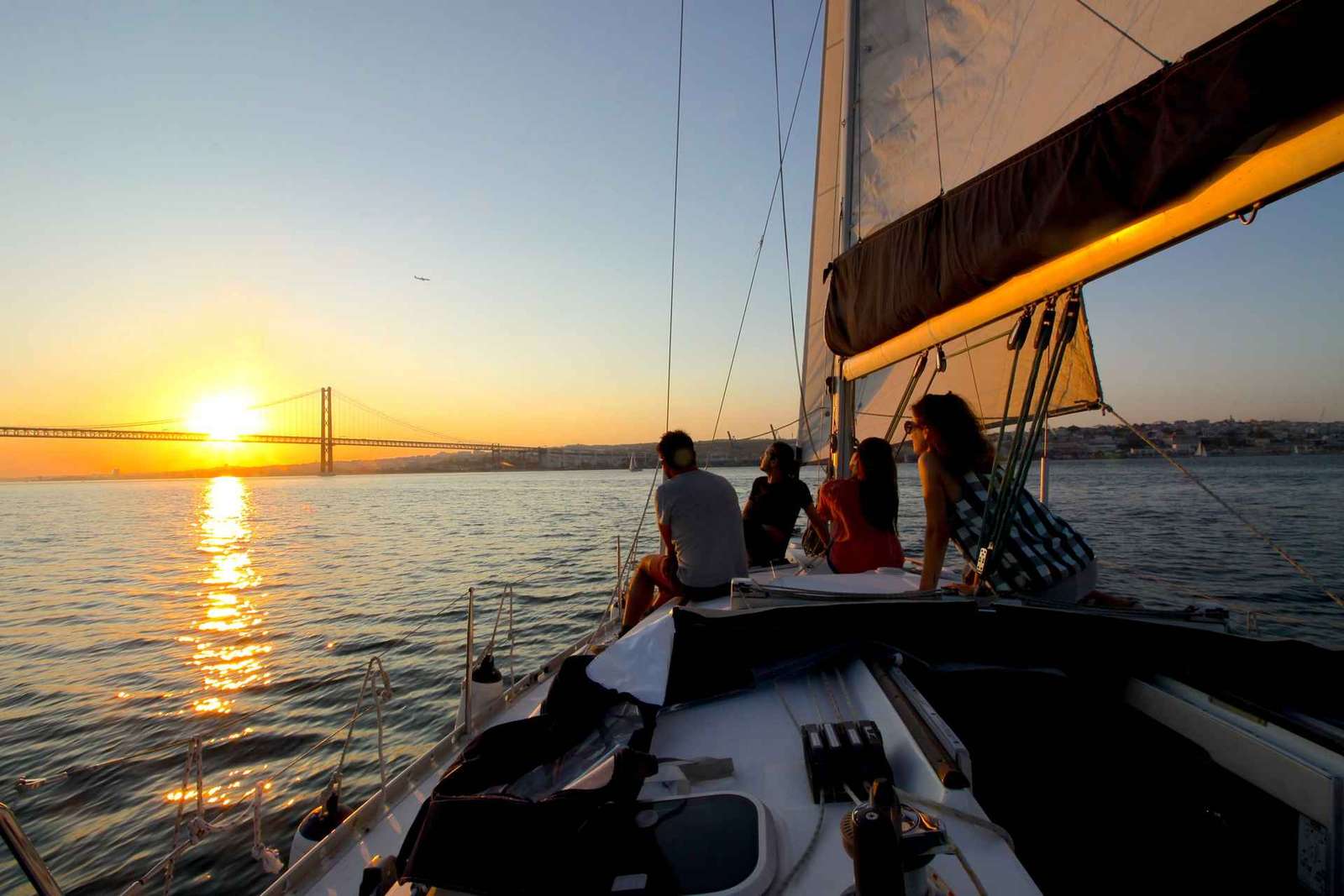 Go Sailing - Seglingstur i Lissabon med vin och snacks