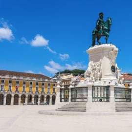 Lissabon: Hills Red Tram Tour mit der Tram 28 Route 24-Stunden-Ticket