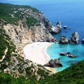 Sesimbra: Ribeiro Cavalo strand, grotten & Arrábida kajaktour