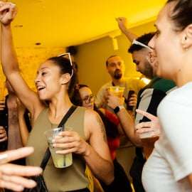 Lissabon: Kneipentour mit Open Bar, Shots und VIP-Club-Eintritt