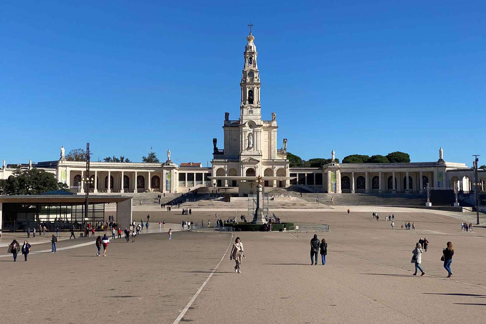 Vanuit Lissabon: Rondleiding door Fátima, Batalha, Nazaré en Obidos met een busje