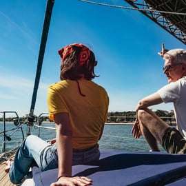 Lissabon: Stadssilhuett Segelbåtskryssning med drink och snacks