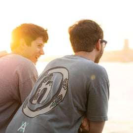 Lissabon: Bootstour bei Sonnenuntergang mit Musik und Getränken