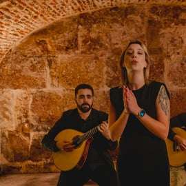 Lissabon: Fado show met wijn in een historische locatie