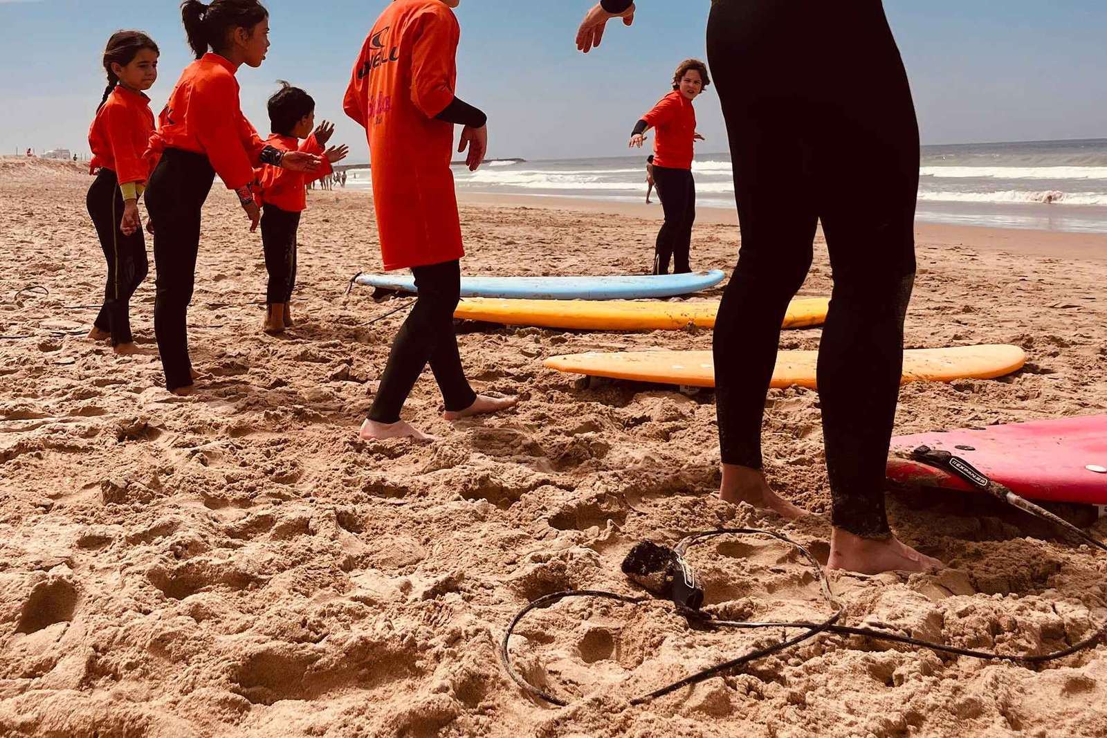 Surflektion för nybörjare i Caparica (Lissabon)