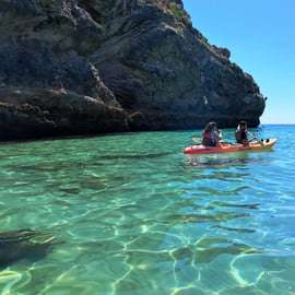 Sesimbra: Ribeiro Cavalo strand, grotten & Arrábida kajaktour