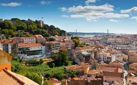 Lissabon: Hills Red Tram Tour mit der Tram 28 Route 24-Stunden-Ticket