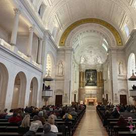 Vanuit Lissabon: Rondleiding door Fátima, Batalha, Nazaré en Obidos met een busje