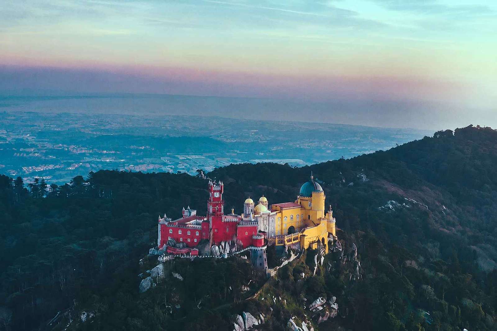 Halbtägige Tour zu den Palästen von Sintra Pena und Regaleira mit kleiner Gruppe