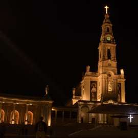 Von Lissabon: Fátima bei Nacht – Erlebnis der Kerzenprozession