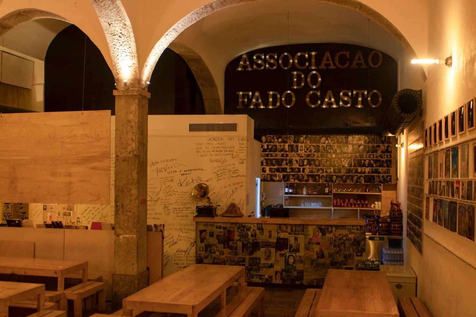 Lissabon - en kväll Fadokväll med middag i Fado Club