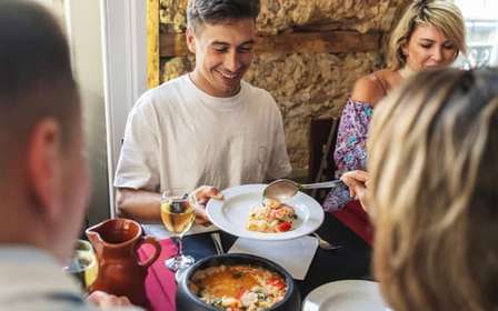 Lissabon: Food Crawl Rundgang mit lokalen Verkostungen