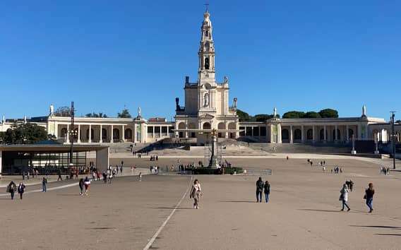 Från Lissabon: Fátima, Batalha, Nazaré och Obidos rundtur med skåpbil
