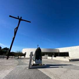 Vanuit Lissabon: Rondleiding door Fátima, Batalha, Nazaré en Obidos met een busje