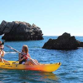 Sesimbra: Ribeiro Cavalo strand, grotten & Arrábida kajaktour