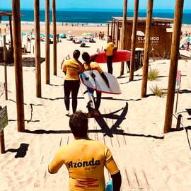 Surflektion för nybörjare i Caparica (Lissabon)