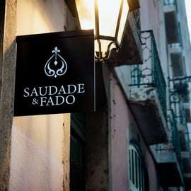 Lissabon: Fado-Show mit Wein der Quinta do Gradil in Baixa-Chiado