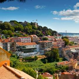 Lissabon: Hills Red Tram Tour mit der Tram 28 Route 24-Stunden-Ticket