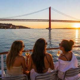 Lissabon: Tagus River Sunset Tour mit Snacks und Getränken