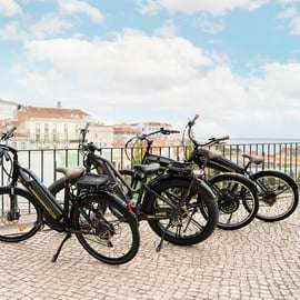 Lissabon: Heuvels, Alfama en Mouraria Tour op de elektrische fiets