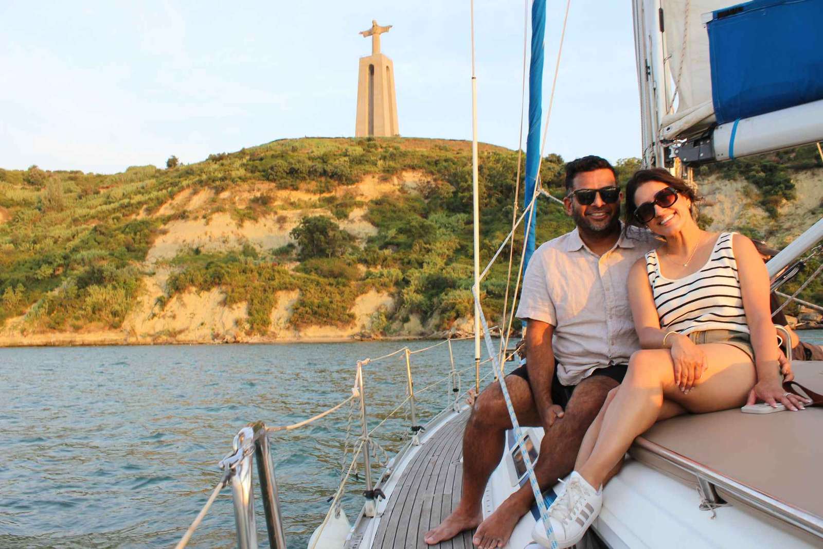 Lissabon: Bootstour zur goldenen Stunde mit Begrüßungsdrink