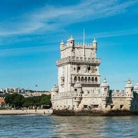 Lissabon: Stadssilhuett Segelbåtskryssning med drink och snacks