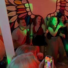 Lissabon Pub Crawl: Unbegrenzte Drinks, Shots & V.I.P. Club Eintritt