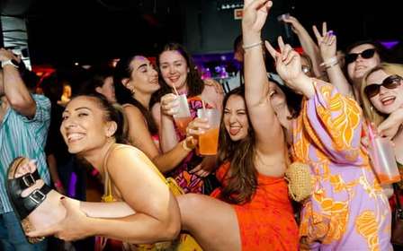 Lissabon: Kneipentour mit Open Bar, Shots und VIP-Club-Eintritt