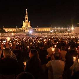 Von Lissabon: Fátima bei Nacht – Erlebnis der Kerzenprozession