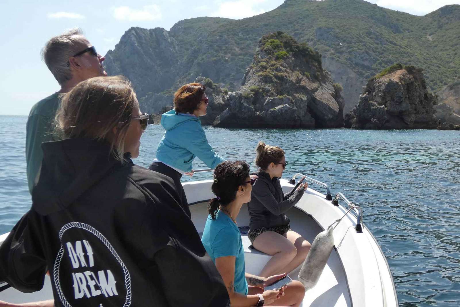 Sesimbra: Arrábida Strände & Höhlen Bootstour mit Schnorcheln