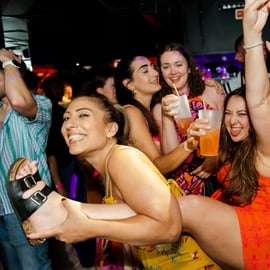 Lissabon: Kneipentour mit Open Bar, Shots und VIP-Club-Eintritt