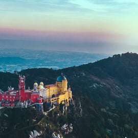 Halbtägige Tour zu den Palästen von Sintra Pena und Regaleira mit kleiner Gruppe