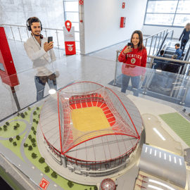 Lissabon: Luz Stadion Tour & SL Benfica Museum Ticket w/Scarf