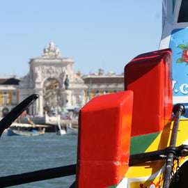 Lissabon: Sonnenuntergangskreuzfahrt auf dem Tejo in einem traditionellen Schiff