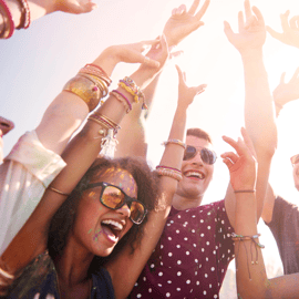 Lissabon: Bootsfahrt bei Sonnenuntergang mit DJ und Open Bar