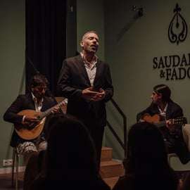 Lissabon: Fado-Show mit Wein der Quinta do Gradil in Baixa-Chiado